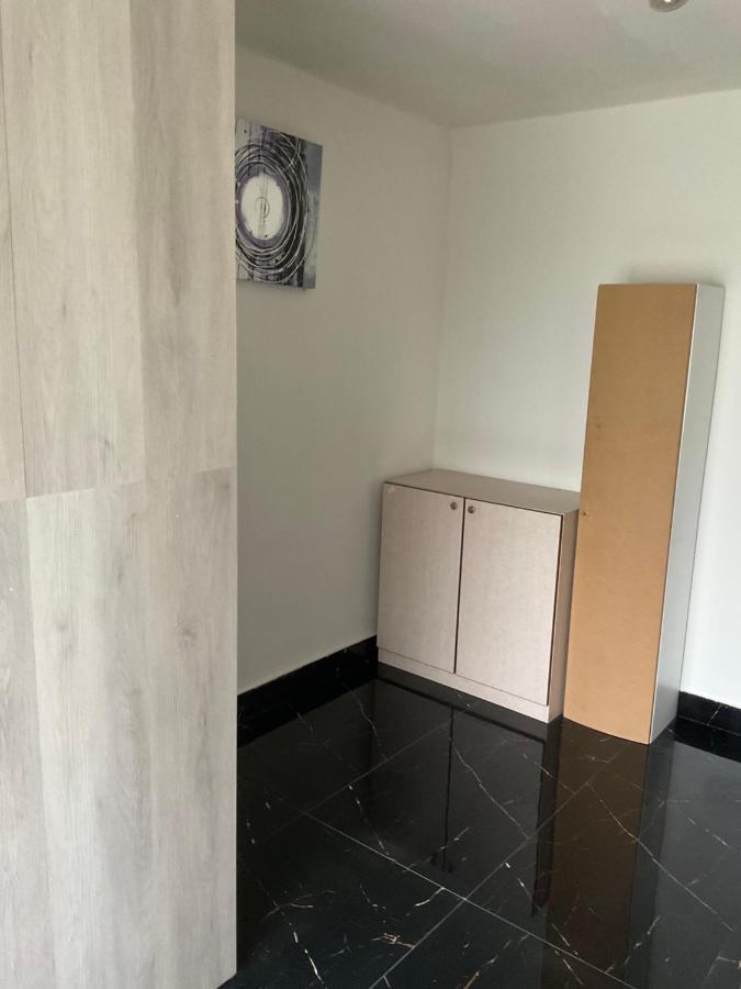 Oy Apartment Изегем Екстериор снимка
